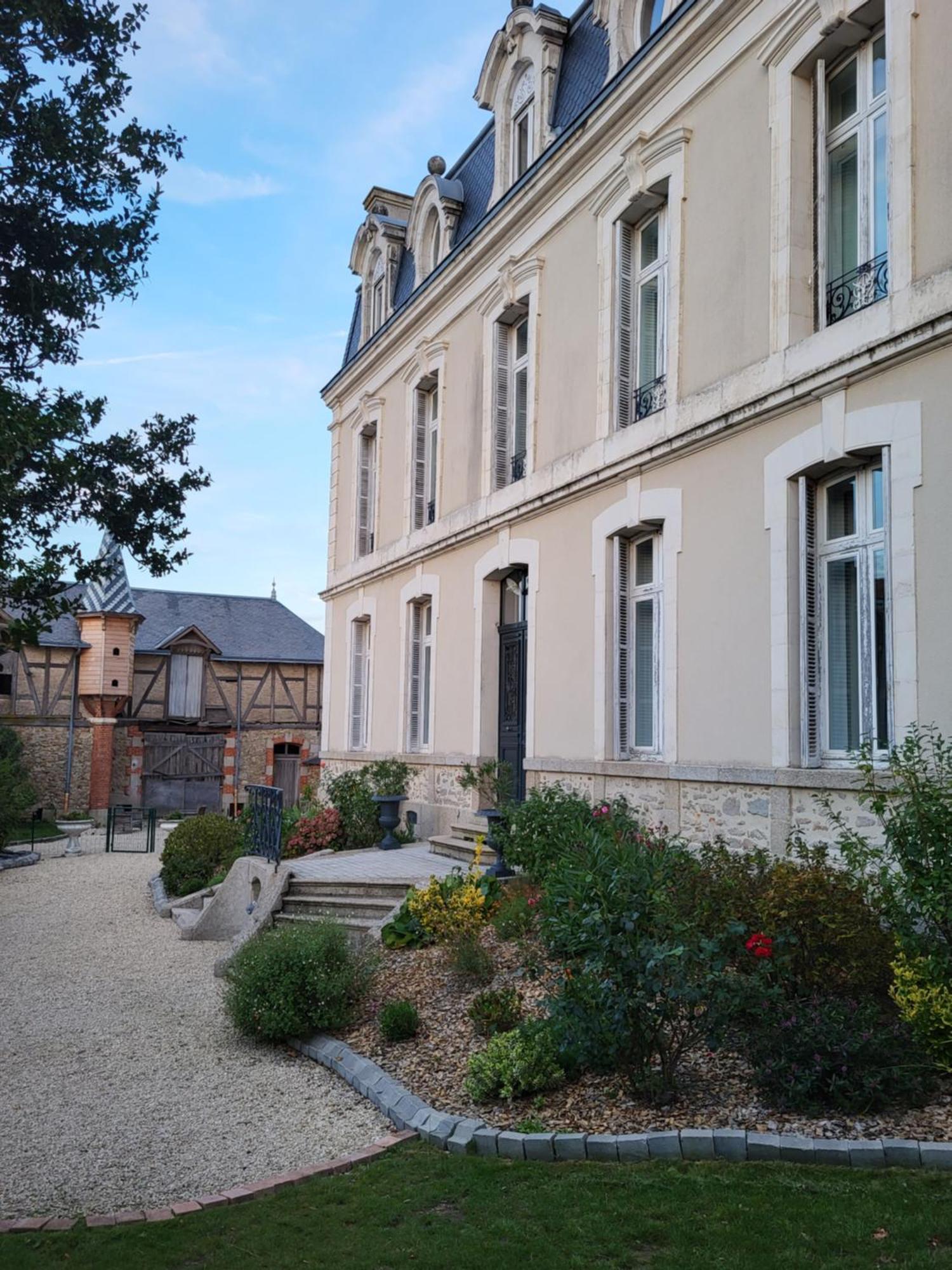 Les 5 Escales Bed and Breakfast Parthenay Exteriör bild